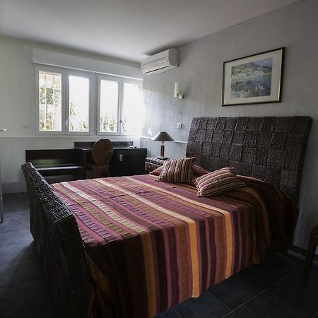 Albergo Hotel Saint-Laurent-du-Var Bagian luar foto