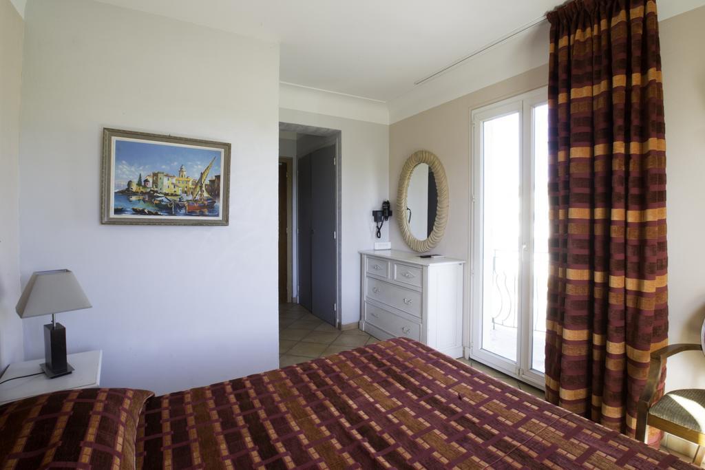 Albergo Hotel Saint-Laurent-du-Var Bagian luar foto