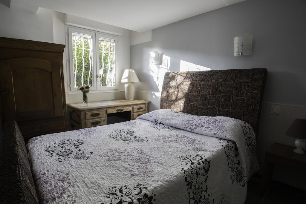 Albergo Hotel Saint-Laurent-du-Var Bagian luar foto