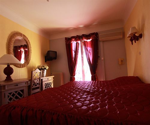 Albergo Hotel Saint-Laurent-du-Var Bagian luar foto